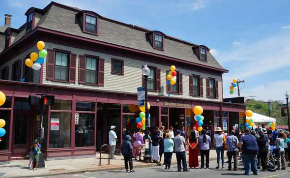 Vertullo Building on Fairmount Avenue in Hyde Park